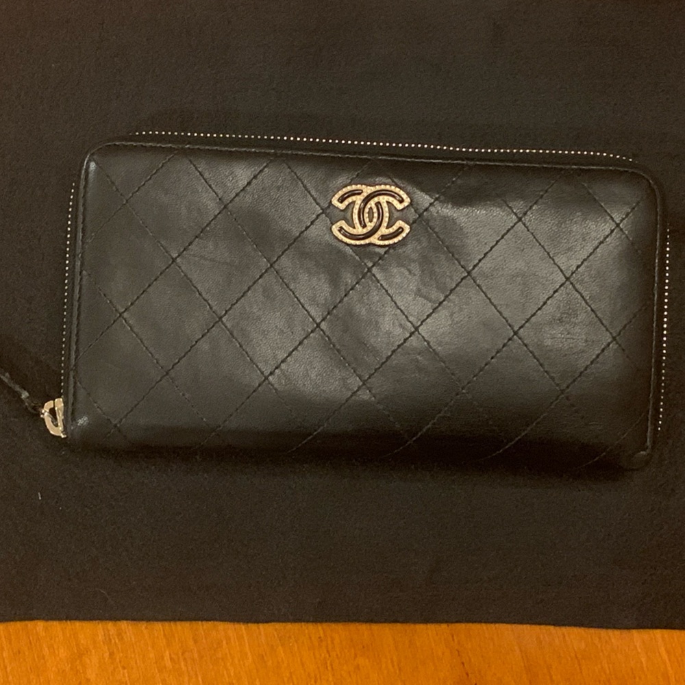 CHANEL Classic Black Quilted Lambskin Wallet